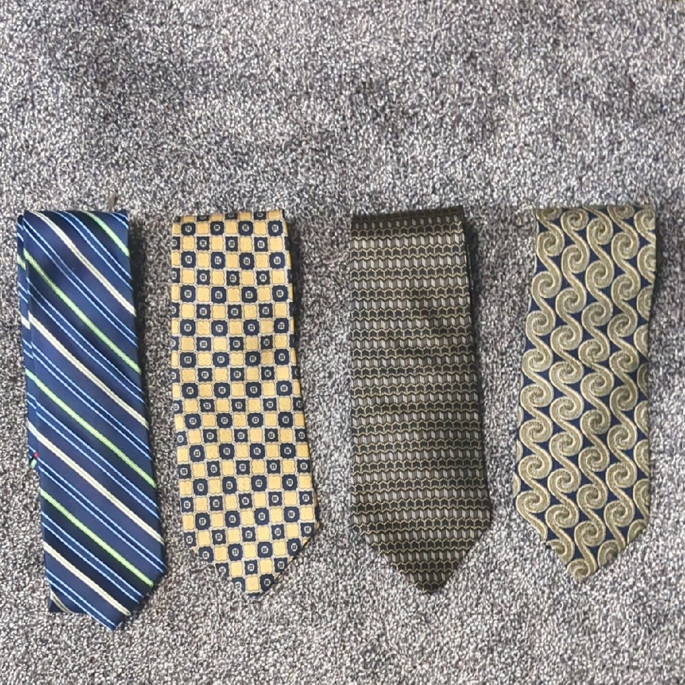 Bundle Lot Of 4 Mens Silk Ties Bachrach Chaps Ketch VanHeusen Black Gold Navy
